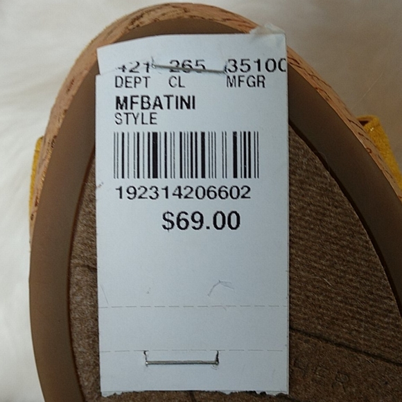 NWT Marc Fisher wedged sandals. Size 7 - Picture 9 of 9